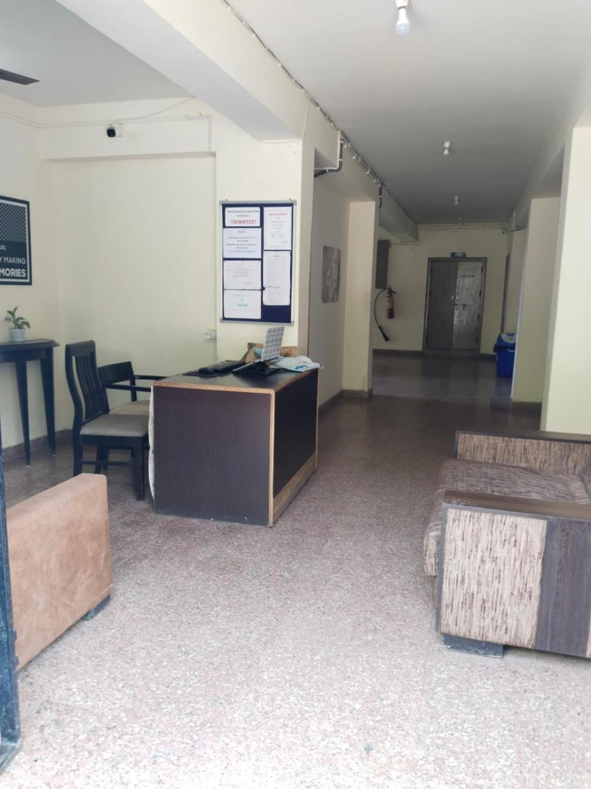 Abuzz Oxfordcaps Chanakya Hostel Солан Екстериор снимка
