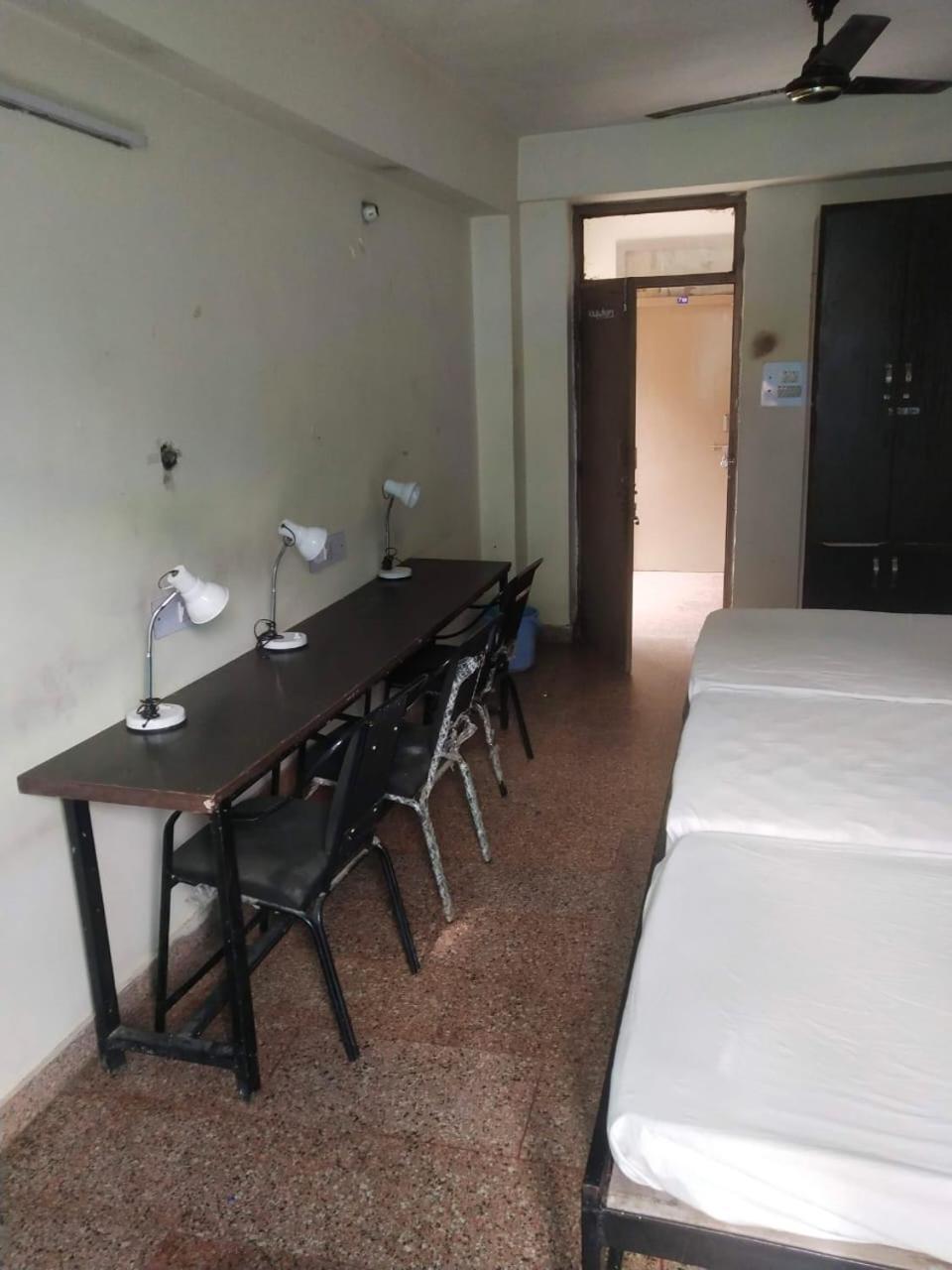 Abuzz Oxfordcaps Chanakya Hostel Солан Екстериор снимка